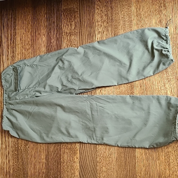 Green adjustable pants - Picture 3 of 4